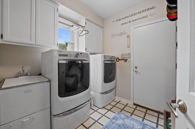 2809 Killarney COURT, West Bend, WI 53095
