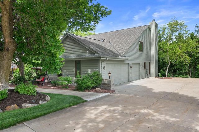 2809 Killarney COURT, West Bend, WI 53095