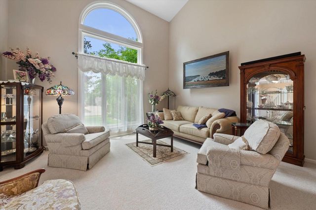2809 Killarney COURT, West Bend, WI 53095