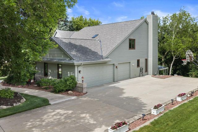 2809 Killarney COURT, West Bend, WI 53095