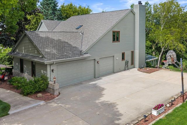 2809 Killarney COURT, West Bend, WI 53095