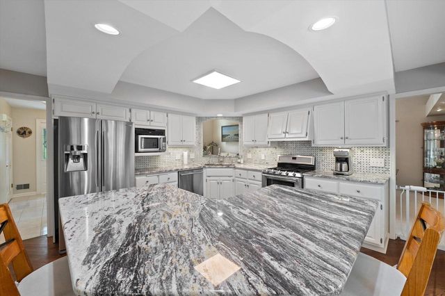 2809 Killarney COURT, West Bend, WI 53095