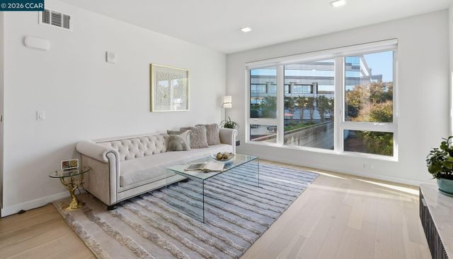 1605 Riviera Ave 404, Walnut Creek, CA 94596