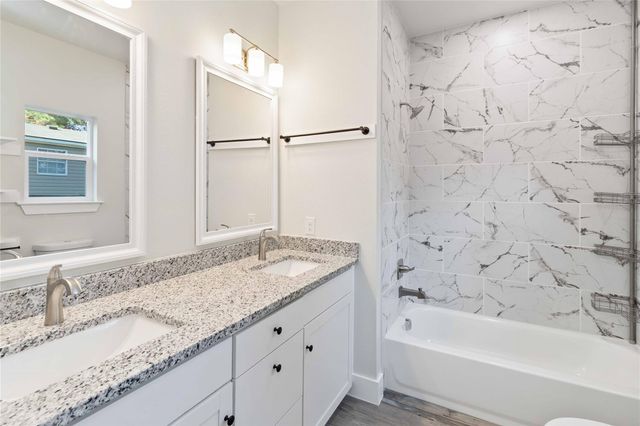 406 Ross ST, Smithville, TX 78957