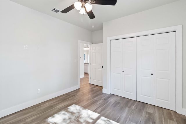 406 Ross ST, Smithville, TX 78957