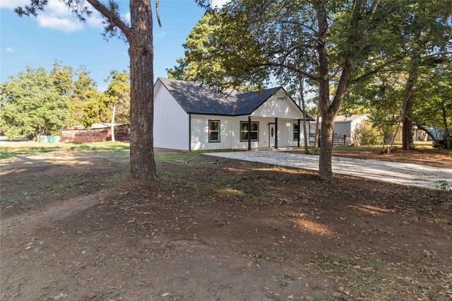 406 Ross ST, Smithville, TX 78957