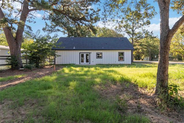 406 Ross ST, Smithville, TX 78957
