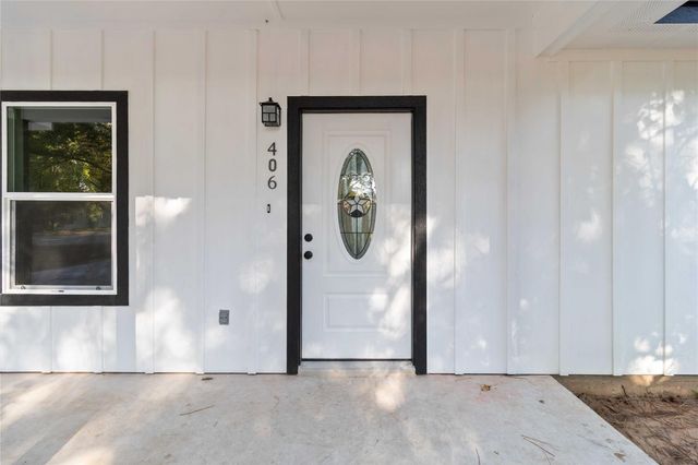 406 Ross ST, Smithville, TX 78957