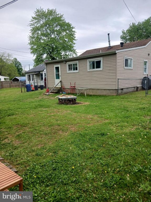 Image 11 of property listing at 14 TAXI WAY, Baltimore, MD 21220