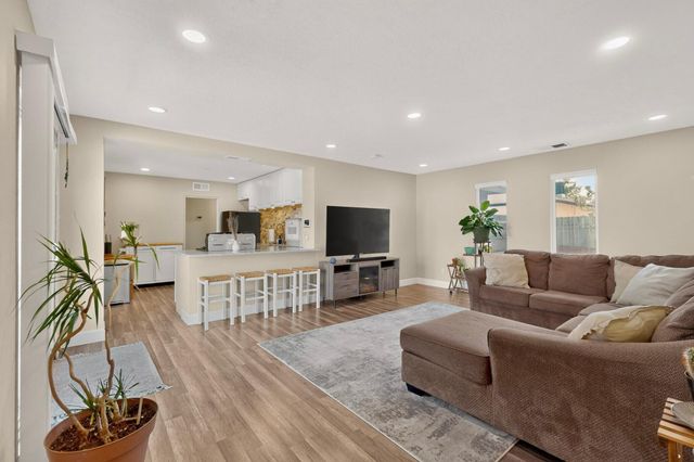 7907 Indian School Road NE, Albuquerque, NM 87110