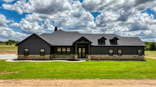 140 Rolling Hills Boulevard, Alvord, TX 76225
