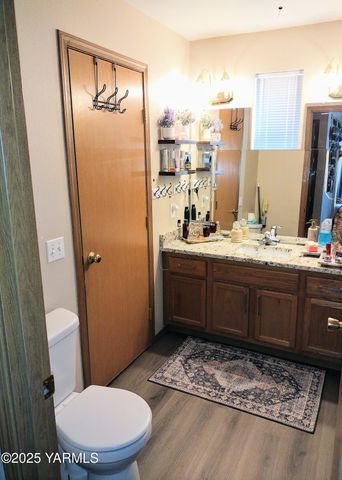1106 Buwalda Ln, Yakima, WA 98901