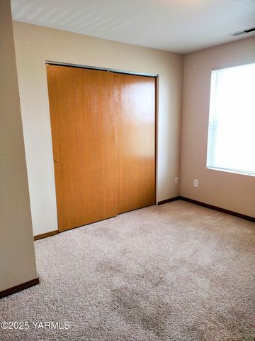 1106 Buwalda Ln, Yakima, WA 98901