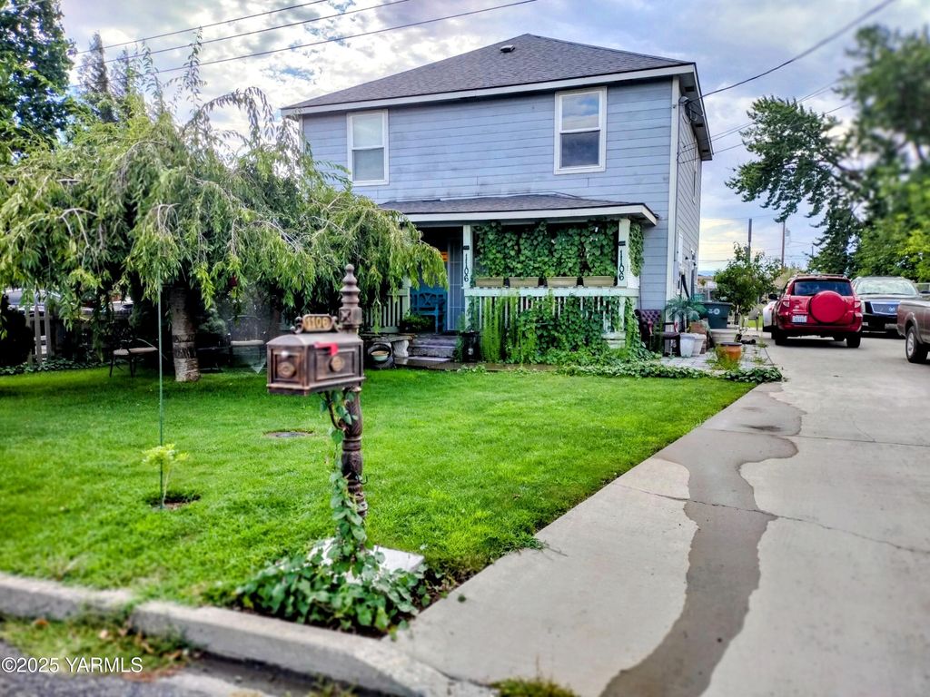 1106 Buwalda Ln, Yakima, WA 98901