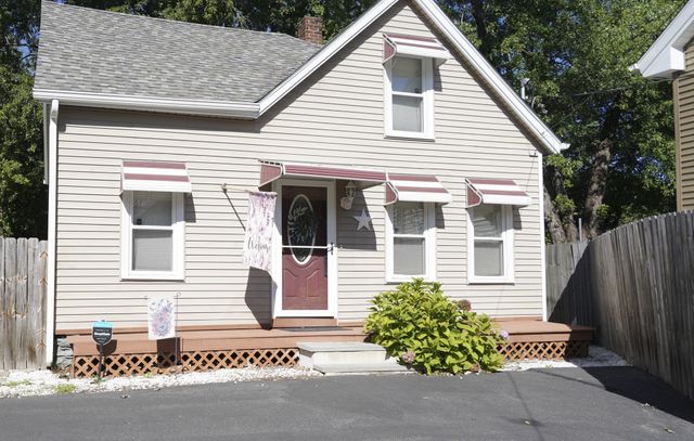 4 Phillips St, Attleboro, MA 02703