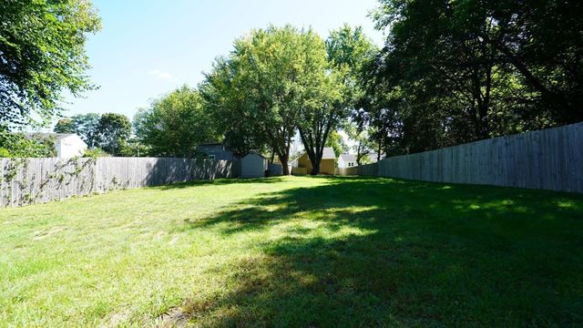 4 Phillips St, Attleboro, MA 02703
