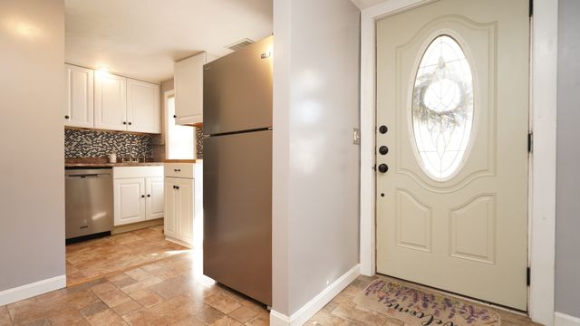 4 Phillips St, Attleboro, MA 02703