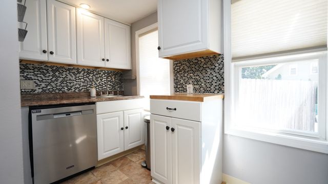 4 Phillips St, Attleboro, MA 02703