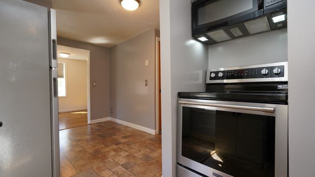 4 Phillips St, Attleboro, MA 02703