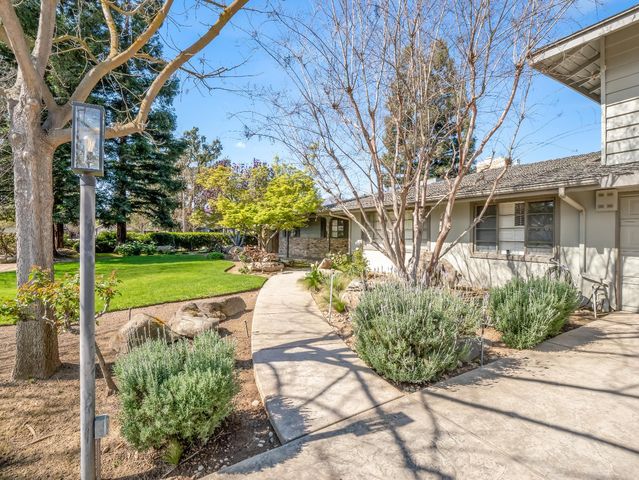 1726 W San Madele Avenue, Fresno, CA 93711
