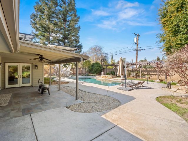 1726 W San Madele Avenue, Fresno, CA 93711