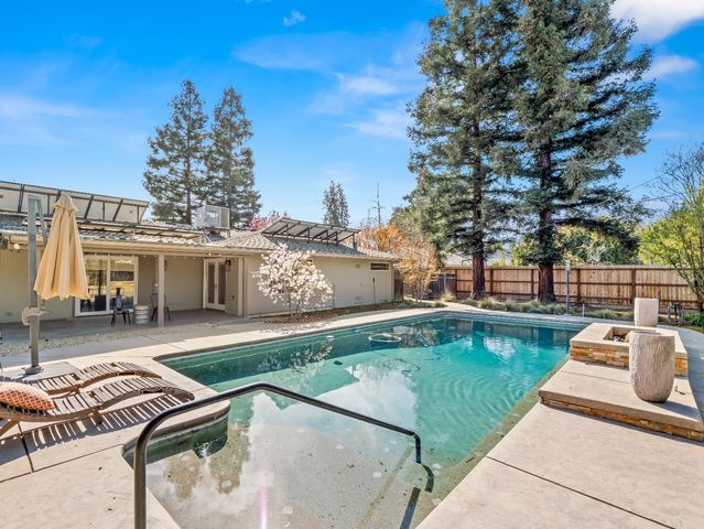 1726 W San Madele Avenue, Fresno, CA 93711