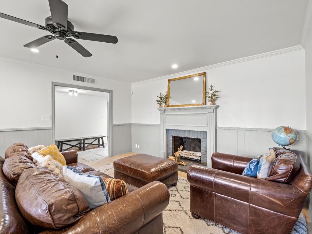 Image 10 of property listing at 1726 W San Madele Avenue, Fresno, CA 93711