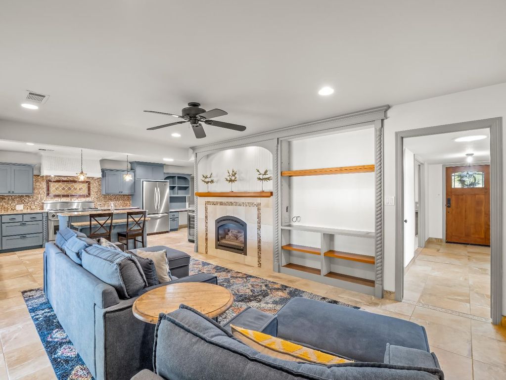 Image 12 of property listing at 1726 W San Madele Avenue, Fresno, CA 93711