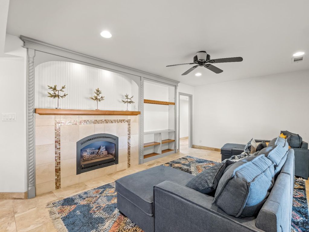 Image 13 of property listing at 1726 W San Madele Avenue, Fresno, CA 93711