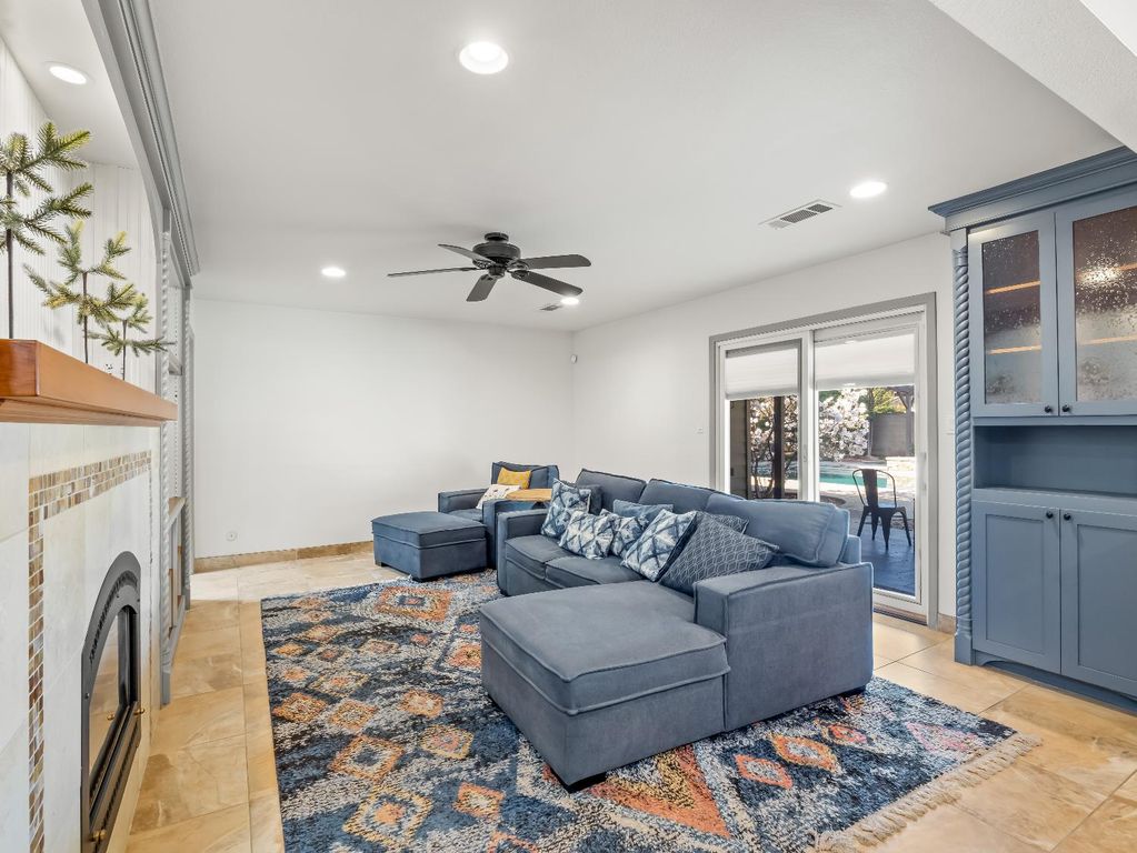 Image 14 of property listing at 1726 W San Madele Avenue, Fresno, CA 93711