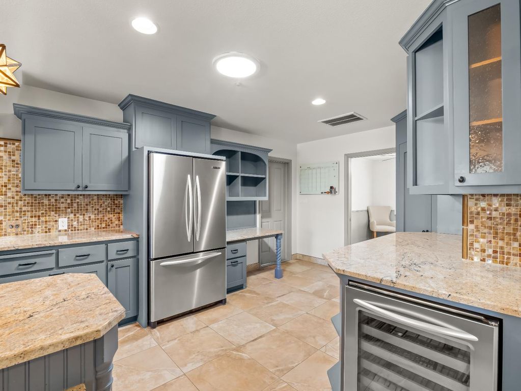 Image 18 of property listing at 1726 W San Madele Avenue, Fresno, CA 93711
