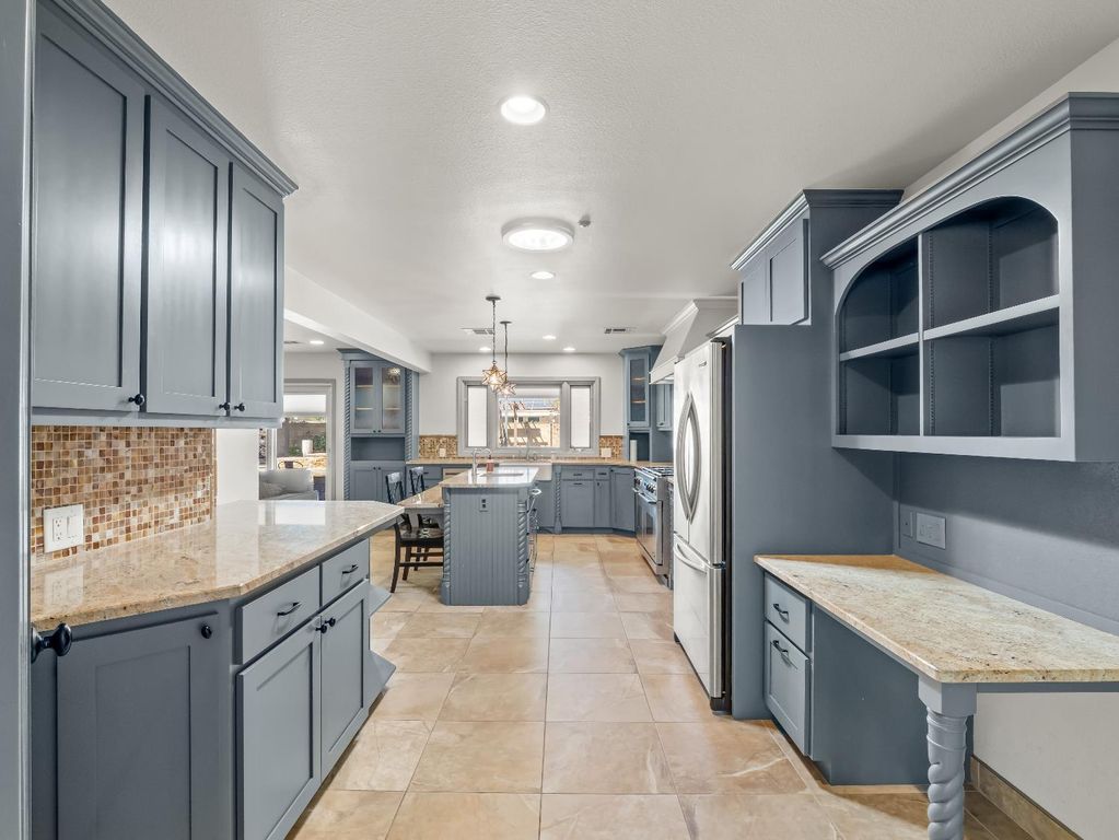 Image 22 of property listing at 1726 W San Madele Avenue, Fresno, CA 93711