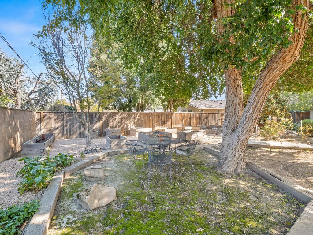Image 50 of property listing at 1726 W San Madele Avenue, Fresno, CA 93711
