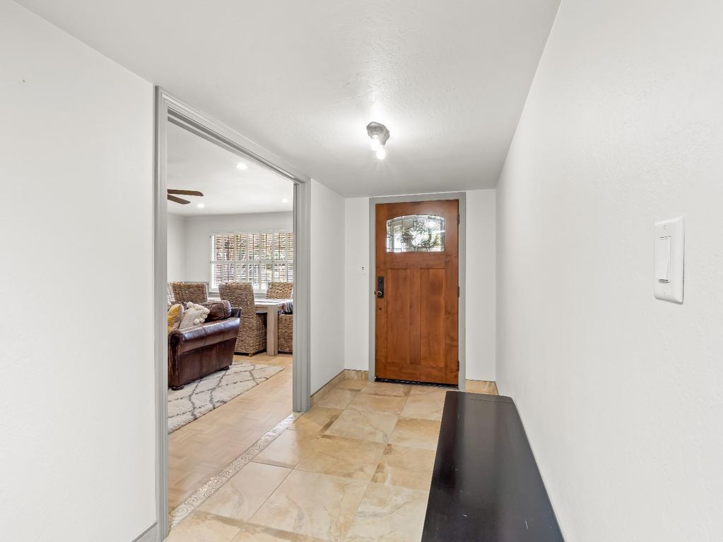 Image 6 of property listing at 1726 W San Madele Avenue, Fresno, CA 93711