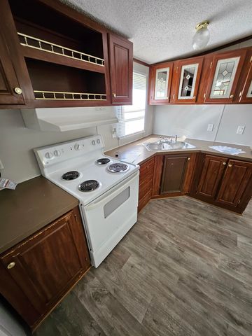 606 Cow Creek Road, Hurricane, WV 25526