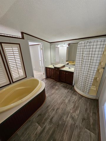 606 Cow Creek Road, Hurricane, WV 25526