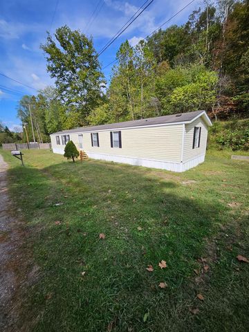 606 Cow Creek Road, Hurricane, WV 25526
