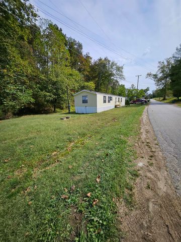 606 Cow Creek Road, Hurricane, WV 25526
