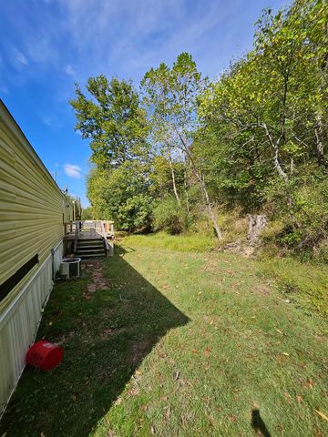 606 Cow Creek Road, Hurricane, WV 25526
