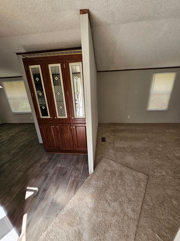 606 Cow Creek Road, Hurricane, WV 25526