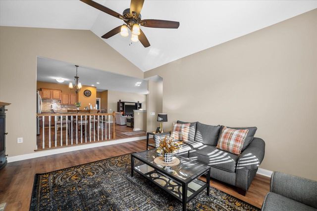 8526 S Bedford WAY, Oak Creek, WI 53154