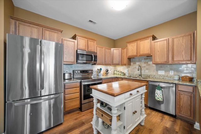 8526 S Bedford WAY, Oak Creek, WI 53154