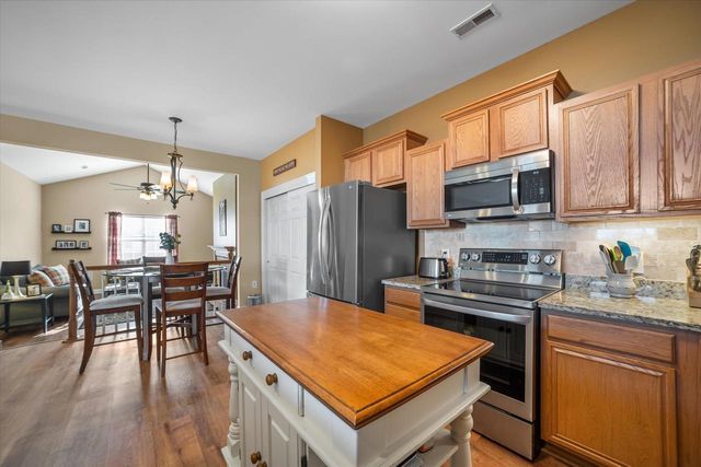 8526 S Bedford WAY, Oak Creek, WI 53154