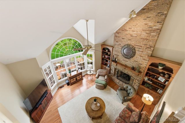 1005 Stonehedge Road, St. Charles, IL 60174