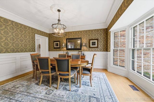 1005 Stonehedge Road, St. Charles, IL 60174