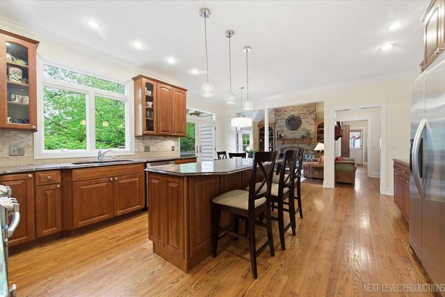 1005 Stonehedge Road, St. Charles, IL 60174