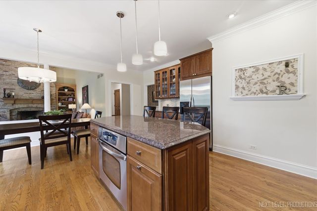 1005 Stonehedge Road, St. Charles, IL 60174