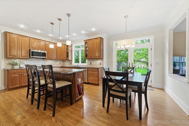 1005 Stonehedge Road, St. Charles, IL 60174