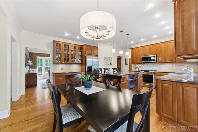 1005 Stonehedge Road, St. Charles, IL 60174