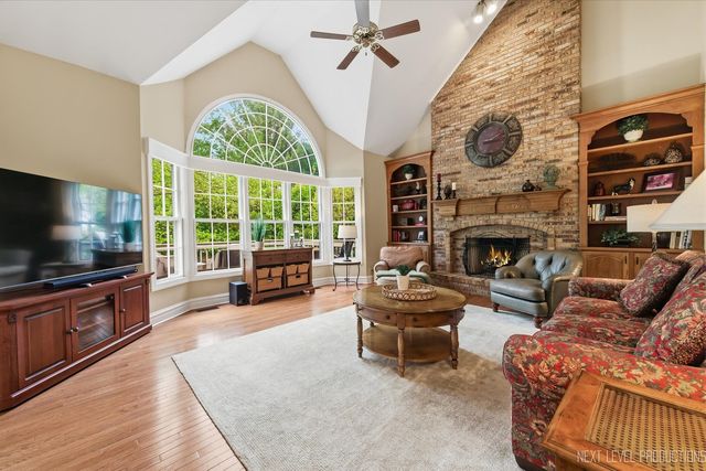 1005 Stonehedge Road, St. Charles, IL 60174